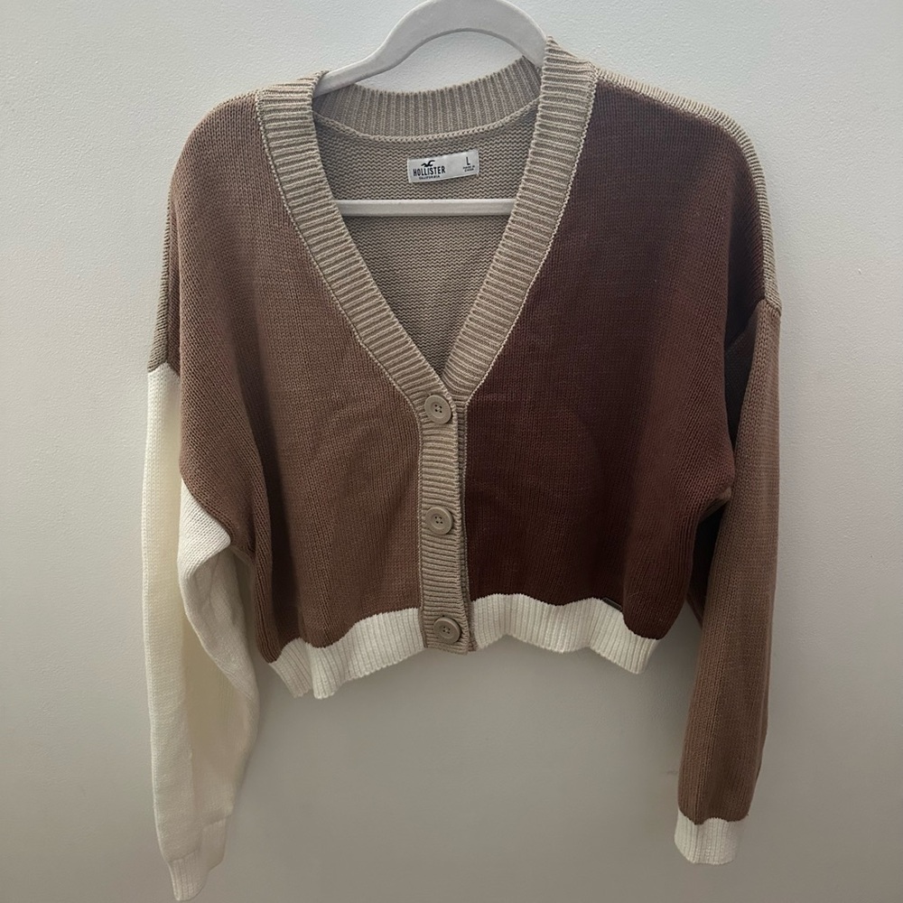 Hollister cropped Colorblock V-Neck Button-Up Sweater - L